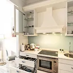 Designer 1-Bdr Apartment In Trendy Neighborhood