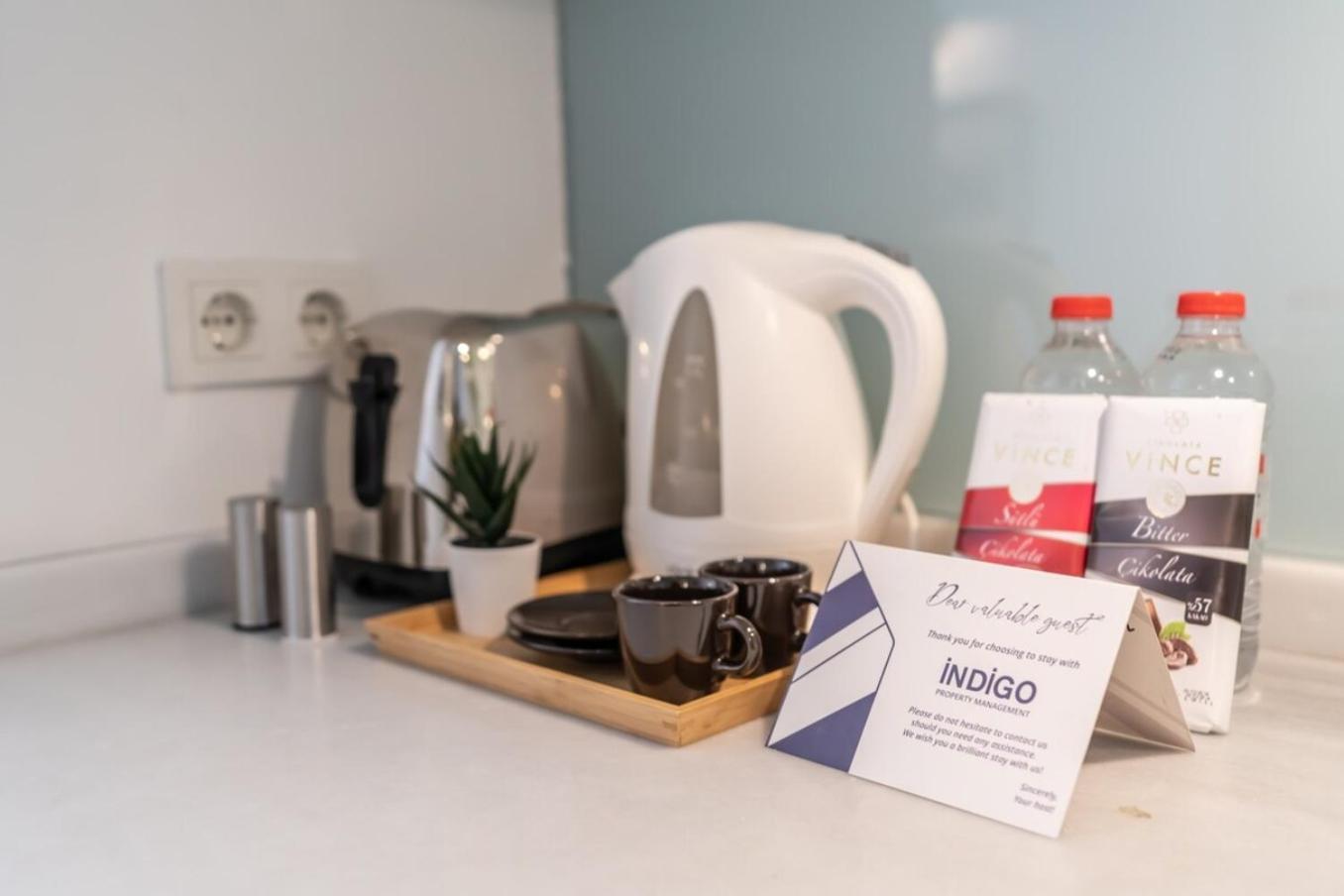 Designer 1-bdr In Trendy Neighborhood Apartment *